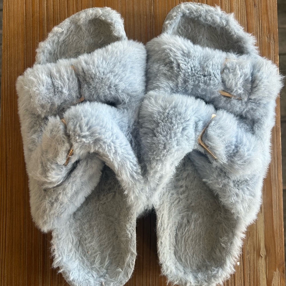 Light Blue Fluffy Sandals
Size 8